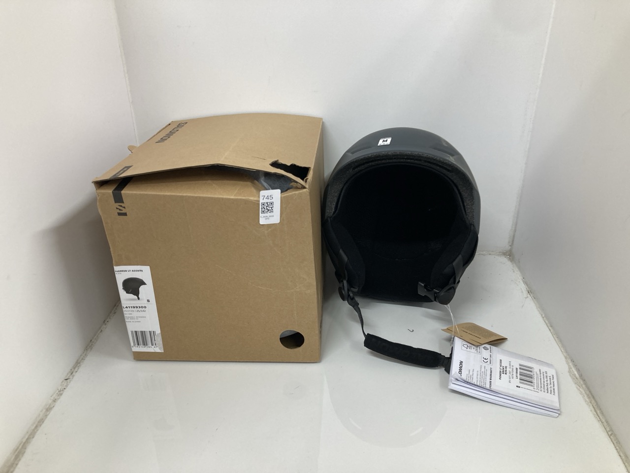 Lot 745  
            Edinburgh SR33 - Delivery Only 

                
SALOMON PIONEER LT HELMET MEN'S SKI SNOWBOARD SIZE LARGE + TRESPASS SNOW SPORTS H...