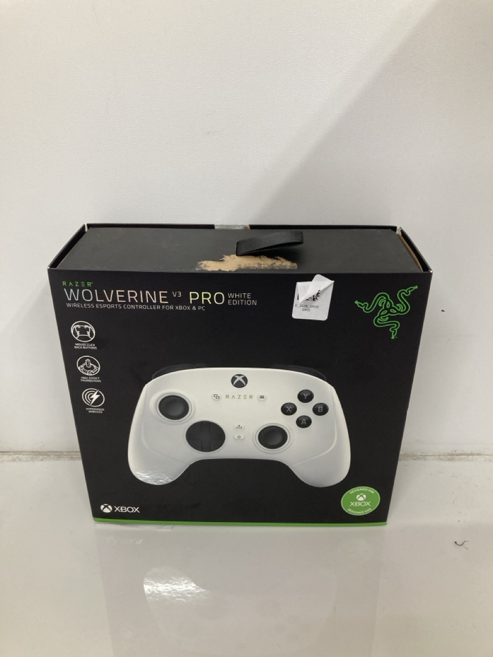 Lot 746  
            Edinburgh SR33 - Delivery Only 

                
RAZER WOLVERINE V3 PRO - WIRELESS ESPORTS CONTROLLER FOR XBOX & PC (HYPERSPEED WI...