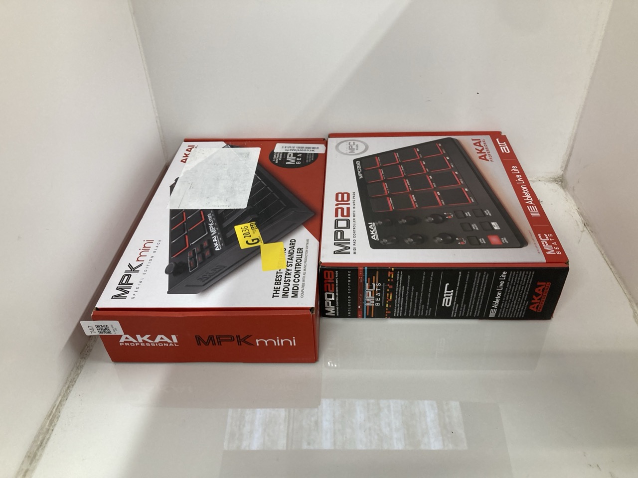 Lot 747  
            Edinburgh SR33 - Delivery Only 

                
AKAI PROFESSIONAL MPK MINI MK3 - 25 KEY USB MIDI KEYBOARD CONTROLLER WITH 8 BACKL...