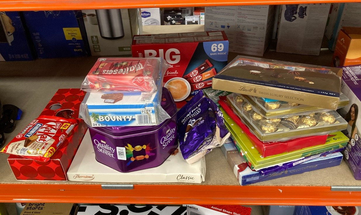 Lot 752  
            Edinburgh SR33 - Delivery Only 

                
QUANTITY OF FOOD & DRINK ITEMS TO INCLUDE LINDT SWISS LUXURY SELECTION – 193G MED...