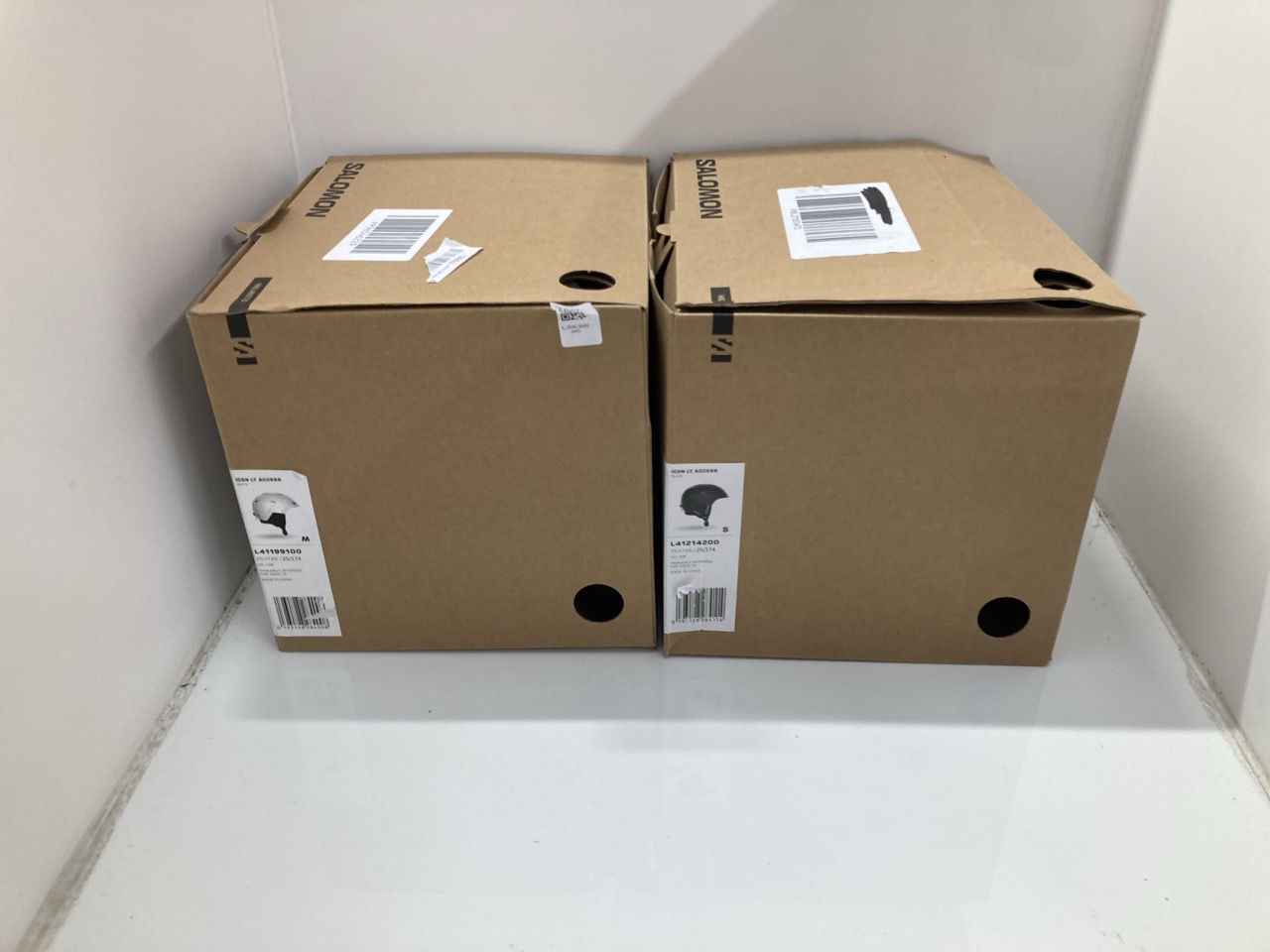 Lot 760  
            Edinburgh SR33 - Delivery Only 

                
SALOMON ICON LT ACCESS WOMEN'S HELMET SKI SNOWBOARD + SALOMON ICON LT ACCESS WOME...