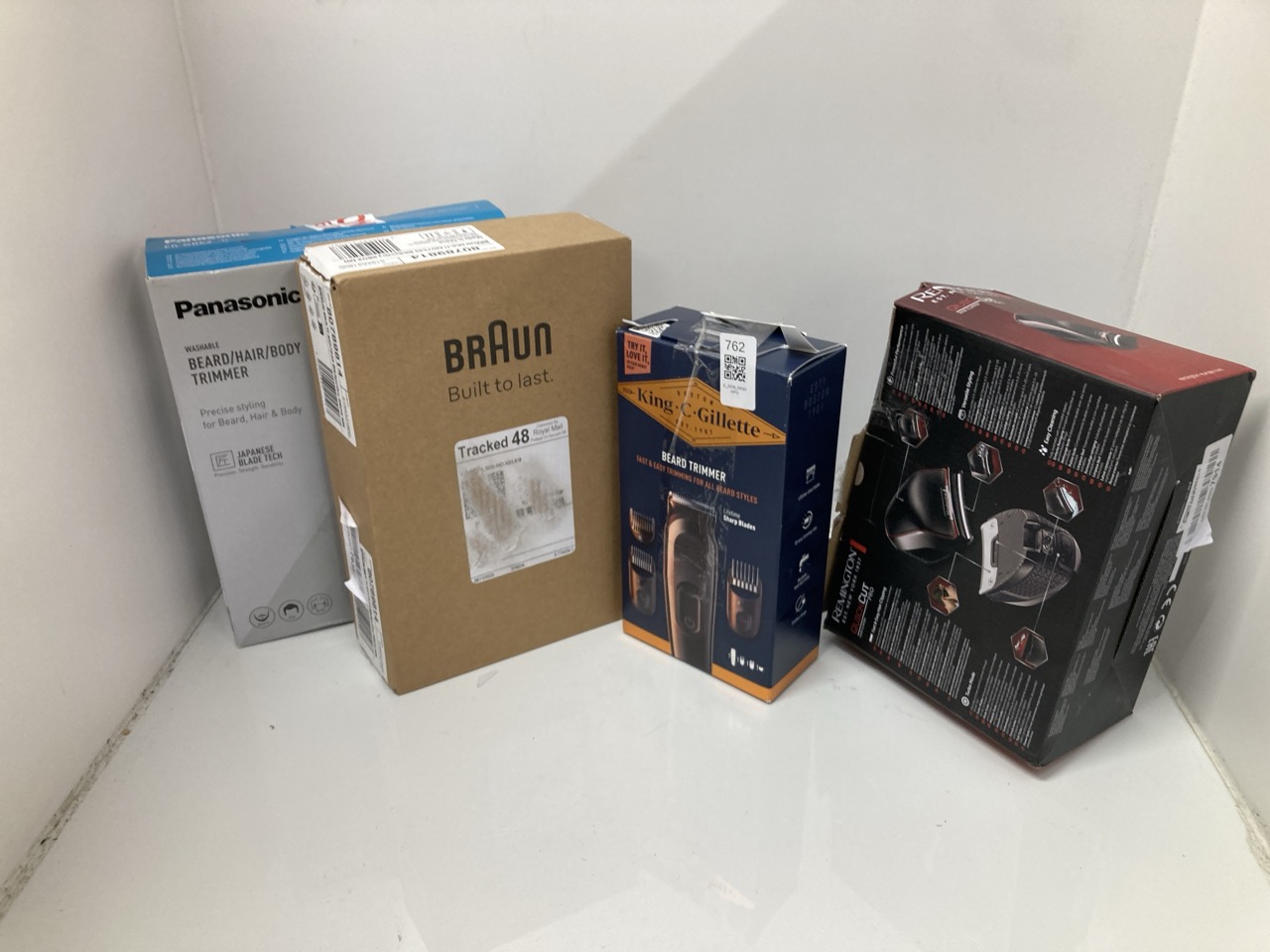 Lot 762  
            Edinburgh SR33 - Delivery Only 

                
QUANTITY OF HEALTH & BEAUTY ITEMS TO INCLUDE BRAUN SERIES 7 ALL-IN-ONE GROOMING F...