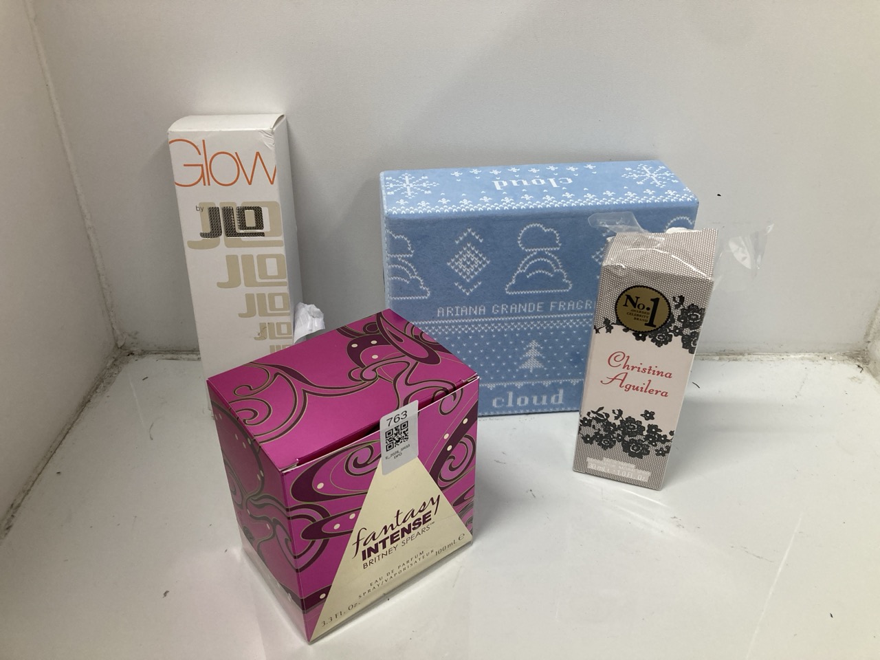 Lot 763  
            Edinburgh SR33 - Delivery Only 

                
QUANTITY OF HEALTH & BEAUTY ITEMS TO INCLUDE CHRISTINA AGUILERA SIGNATURE EAU DE ...