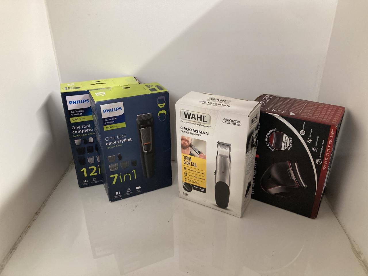 Lot 780  
            Edinburgh SR33 - Delivery Only 

                
QUANTITY OF HEALTH & BEAUTY ITEMS TO INCLUDE WAHL SHAVER GROOMING MEN: LOCATION -...