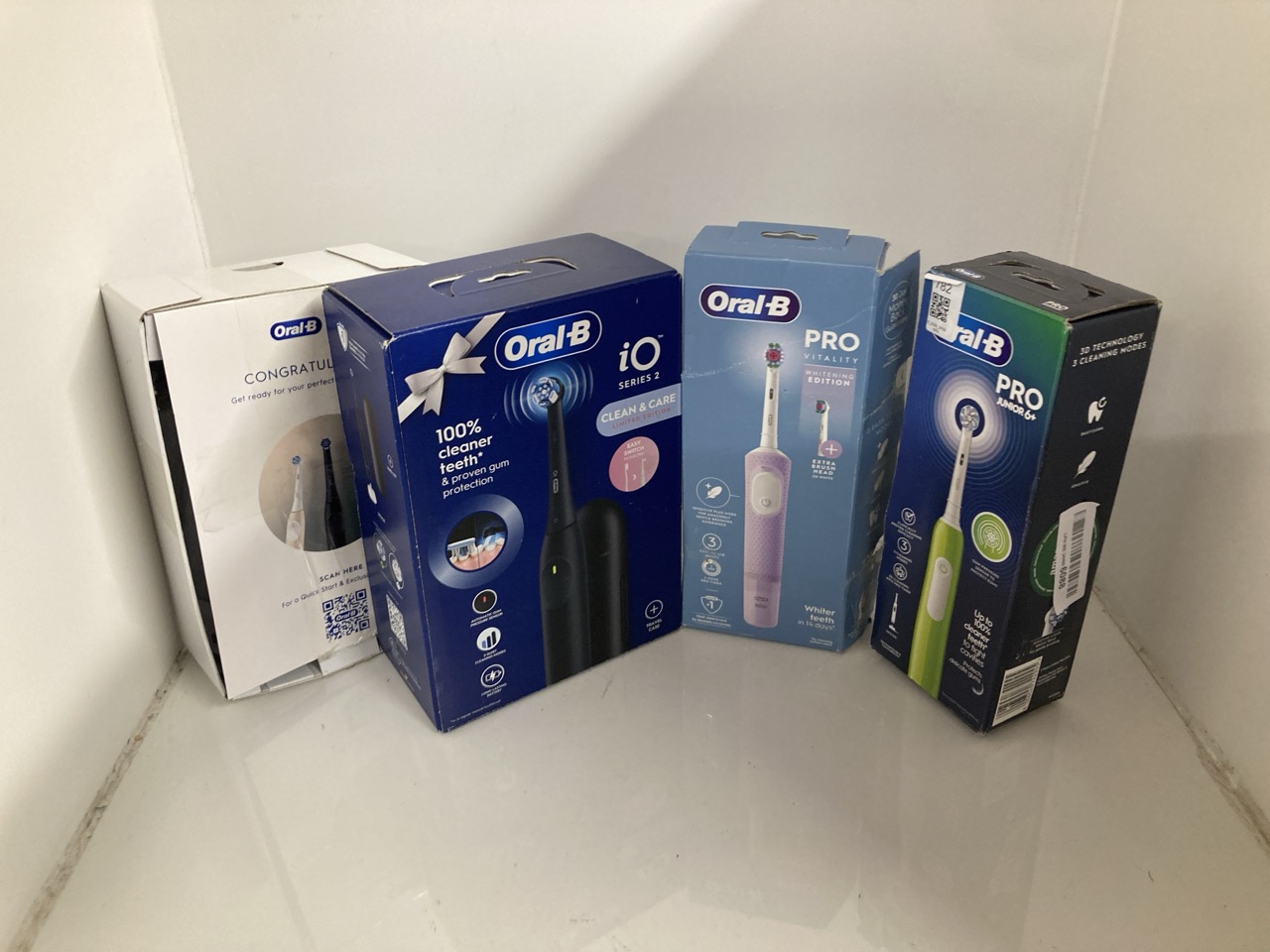 Lot 782  
            Edinburgh SR33 - Delivery Only 

                
QUANTITY OF HEALTH & BEAUTY ITEMS TO INCLUDE ORAL-B PRO JUNIOR ELECTRIC TOOTHBRUS...