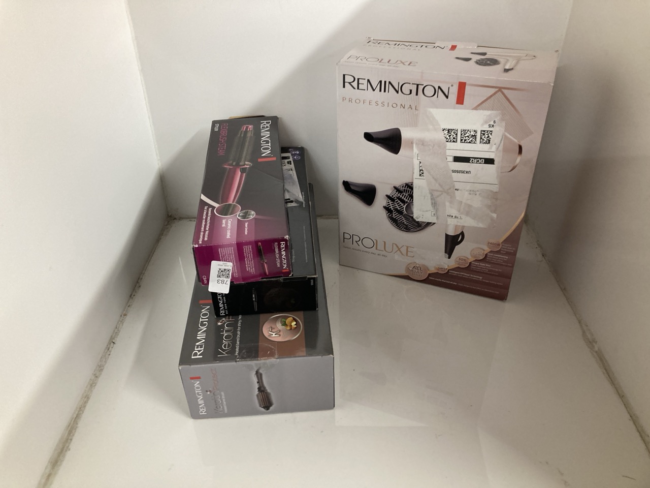 Lot 783  
            Edinburgh SR33 - Delivery Only 

                
QUANTITY OF HEALTH & BEAUTY ITEMS TO INCLUDE MATEQUE BLACK HEAT RESISTANT PROTECT...