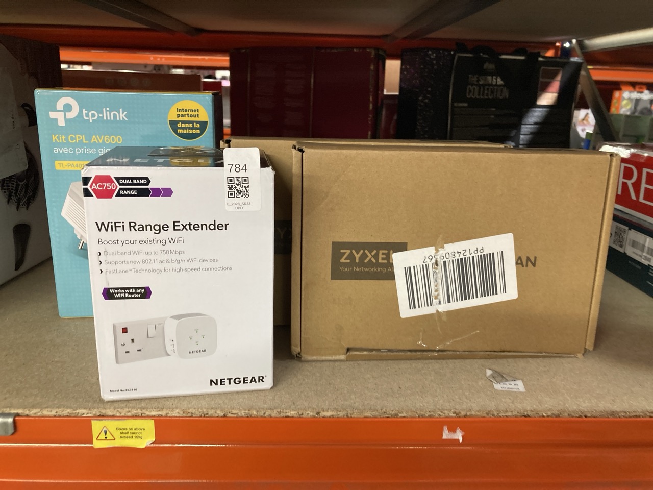 Lot 784  
            Edinburgh SR33 - Delivery Only 

                
QUANTITY OF TECH & GAMING ITEMS TO INCLUDE NETGEAR WIFI EXTENDER BOOSTER EX3110 |...