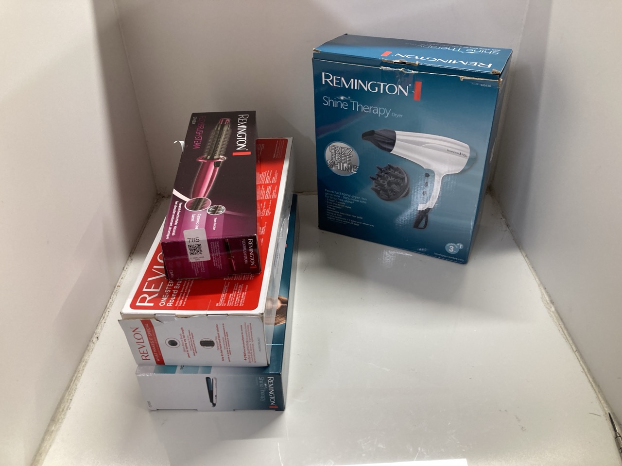 Lot 785  
            Edinburgh SR33 - Delivery Only 

                
QUANTITY OF HEALTH & BEAUTY ITEMS TO INCLUDE MATEQUE BLACK HEAT RESISTANT PROTECT...