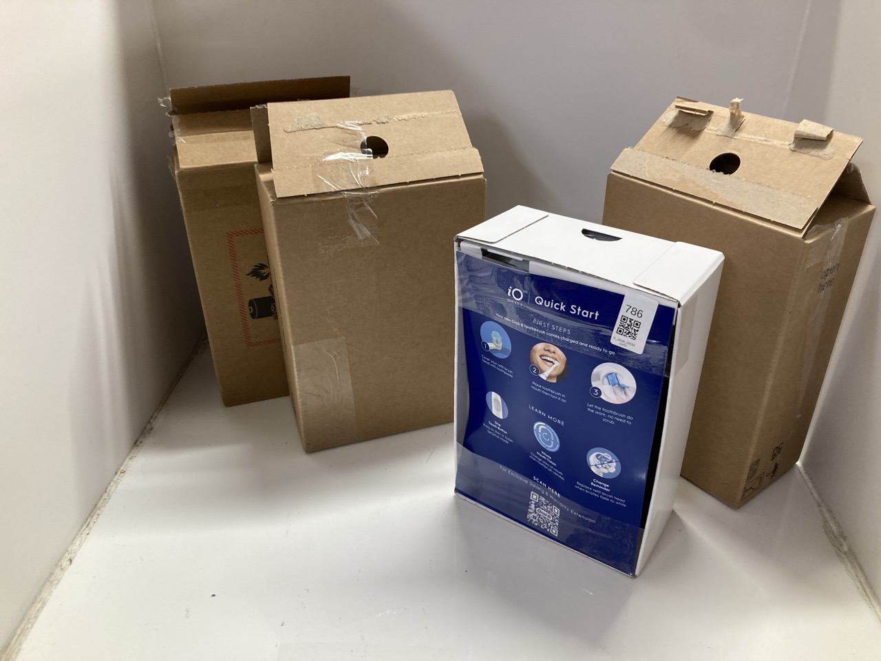 Lot 786  
            Edinburgh SR33 - Delivery Only 

                
QUANTITY OF HEALTH AND BEAUTY ITEMS TO INCLUDE ORAL B SERIES 2 TOOTHBRUSH : LOCAT...