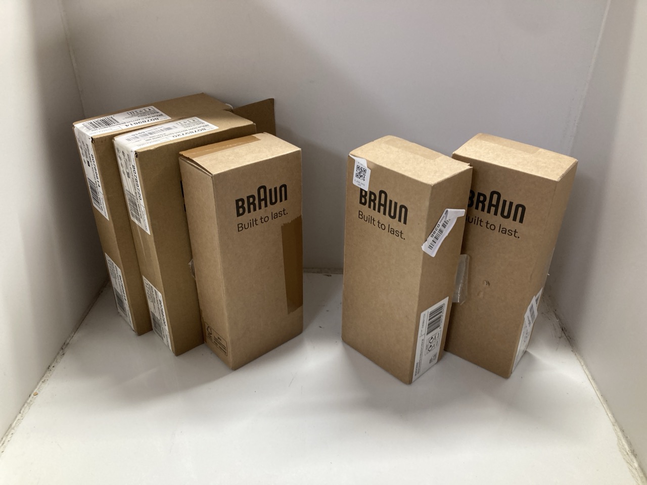 Lot 789  
            Edinburgh SR33 - Delivery Only 

                
QUANTITY OF HEALTH & BEAUTY ITEMS TO INCLUDE BRAUN SERIES 5 ELECTRIC SHAVER, UP T...