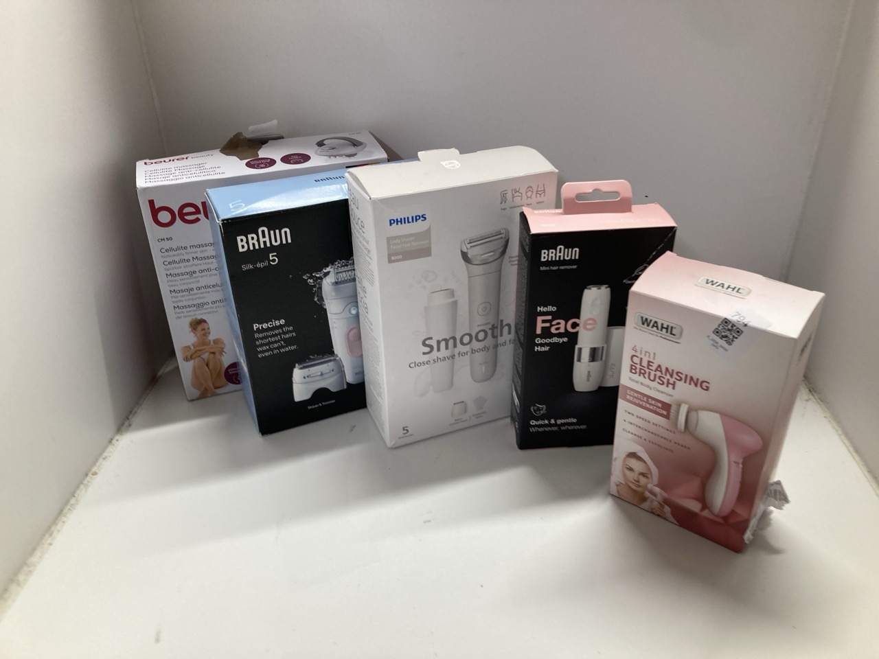 Lot 794  
            Edinburgh SR33 - Delivery Only 

                
QUANTITY OF HEALTH & BEAUTY ITEMS TO INCLUDE WAHL 4-IN-1 FACIAL CLEANSING BRUSH W...