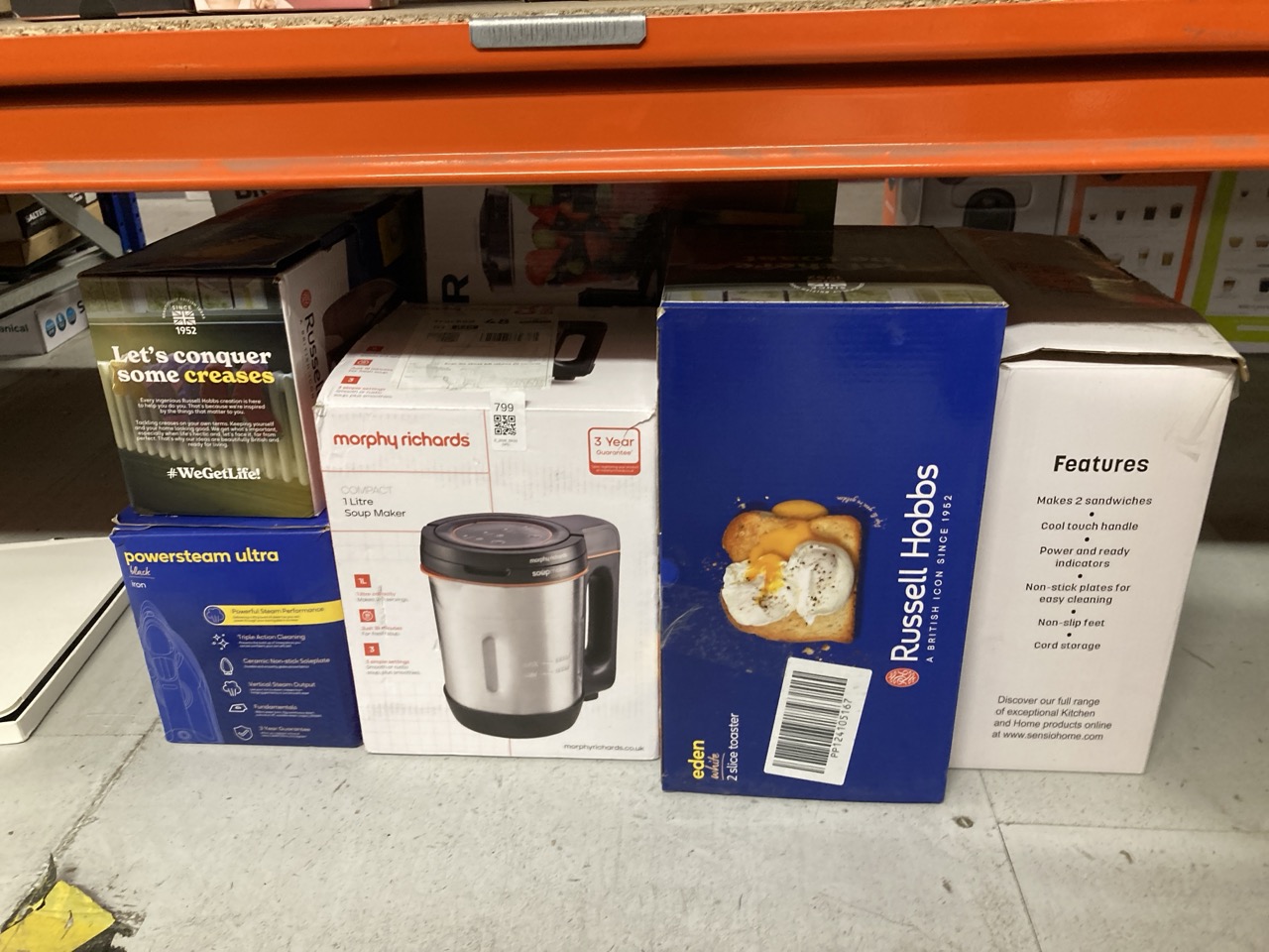 Lot 799  
            Edinburgh SR33 - Delivery Only 

                
QUANTITY OF KITCHEN & APPLIANCES ITEMS TO INCLUDE RUSSELL HOBBS EDEN 2 SLICE TOAS...