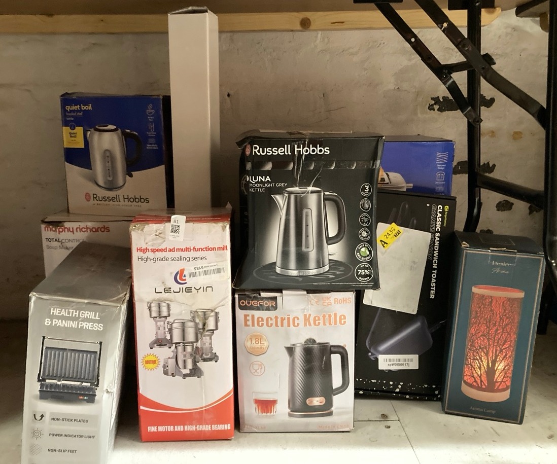 Lot 81  
            Edinburgh SR33 - Delivery Only 

                
QUANTITY OF KITCHEN & APPLIANCES ITEMS TO INCLUDE DAEWOO HEALTH GRILL & PANINI PR...