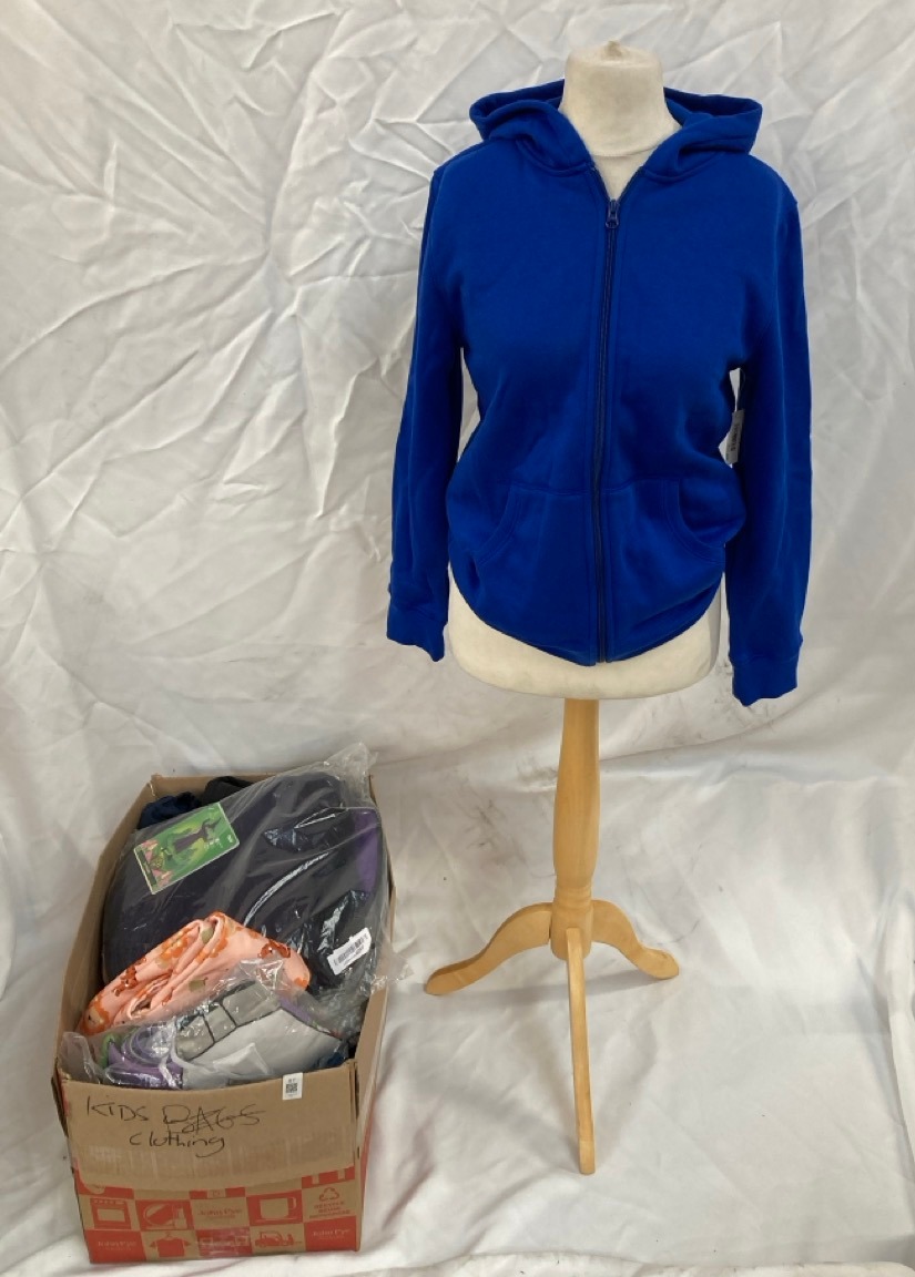Lot 87  
            Edinburgh SR33 - Delivery Only 

                
QUANTITY OF KIDS CLOTHING TO INCLUDE SPLASH ABOUT SWIM SUIT AGE 18-24 MONTHS: LOC...
