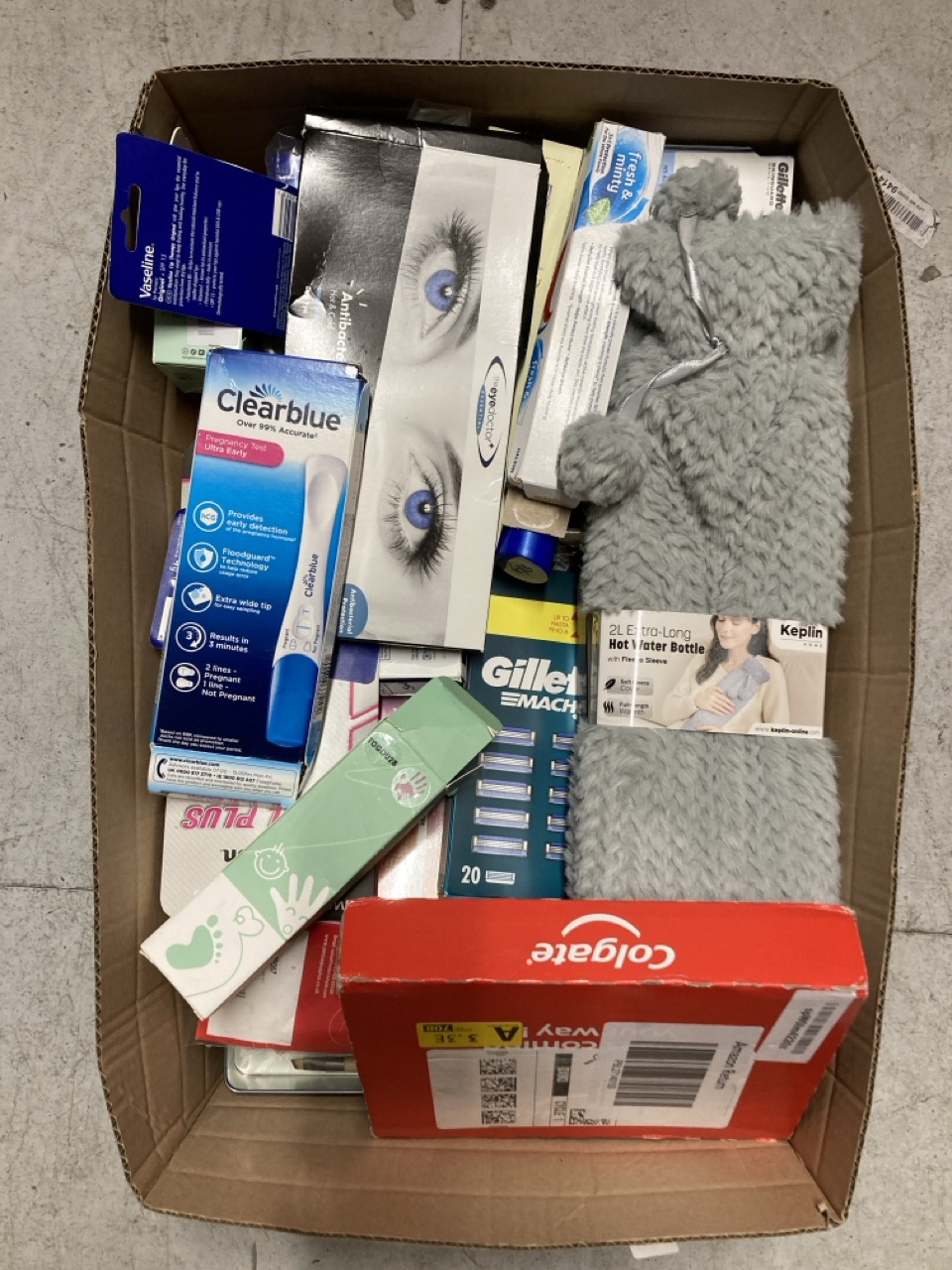 Lot 88  
            Edinburgh SR33 - Delivery Only 

                
QUANTITY OF HEALTH & BEAUTY ITEMS TO INCLUDE KEPLIN EXTRA LONG 2L HOT WATER BOTTL...