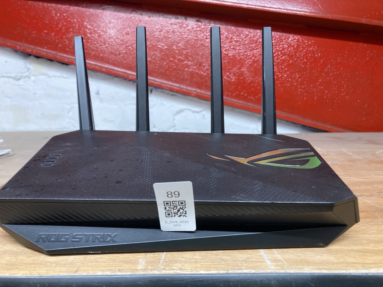 Lot 89  
            Edinburgh SR33 - Delivery Only 

                
ROG STRIX WIFI EXTENDABLE GAMING ROUTER: LOCATION - A RACK