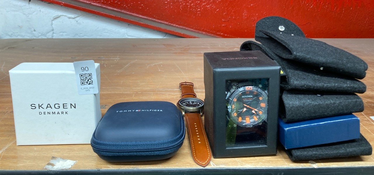 Lot 90  
            Edinburgh SR33 - Delivery Only 

                
QUANTITY OF WATCHES TO INCLUDE SEKONDA MENS WATCH STAINLESS STEEL STRAP: LOCATION...