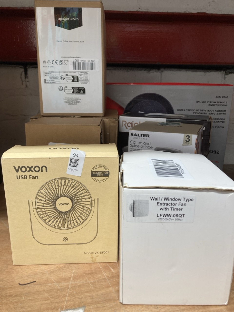 Lot 94  
            Edinburgh SR33 - Delivery Only 

                
QUANTITY OF KITCHEN & APPLIANCES ITEMS TO INCLUDE VOXON USB DESK FAN, SMALL TABLE...