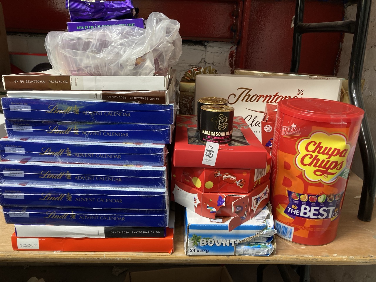 Lot 95  
            Edinburgh SR33 - Delivery Only 

                
QUANTITY OF FOOD & DRINK ITEMS TO INCLUDE CHUPA CHUPS BEST OF LOLLIPOP TUBE, BULK...