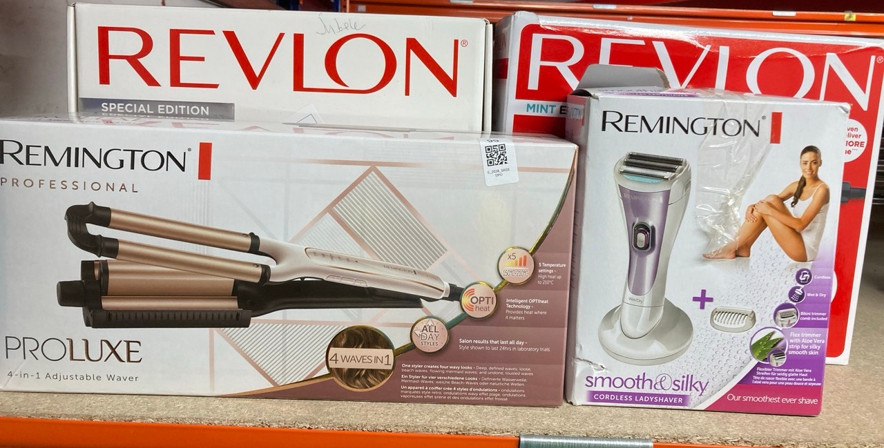 Lot 99  
            Edinburgh SR33 - Delivery Only 

                
QUANTITY OF HEALTH & BEAUTY ITEMS TO INCLUDE REVLON ONE-STEP HAIR DRYER AND VOLUM...