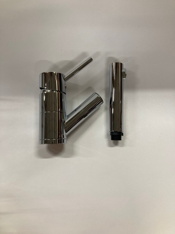 Lot 219  
            Nottingham SR2 - Delivery Only 

                
BLANCO PEAK-S CHROME FINISH TAP NO: 451026