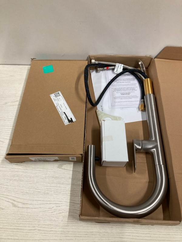 Lot 311  
            Nottingham SR2 - Delivery Only 

                
ALTHEA STAINLESS STEEL TAP & VULCAN PULL DOWN TAP