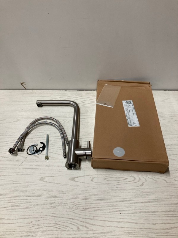 Lot 315  
            Nottingham SR2 - Delivery Only 

                
2 X CYBELE GOLD/STAINLESS STEEL TAPS