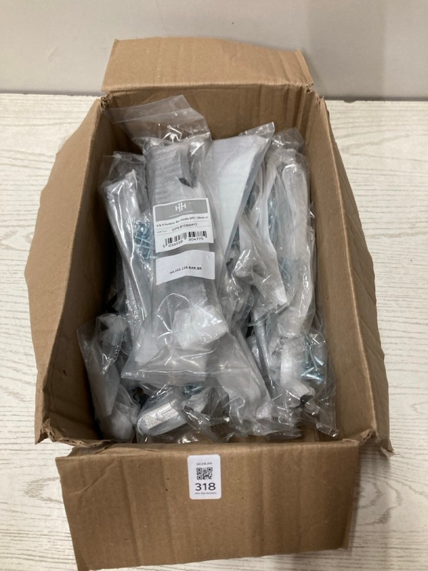 Lot 318  
            Nottingham SR2 - Delivery Only 

                
BOX OF HANDLES IN VARIOUS DESIGNS