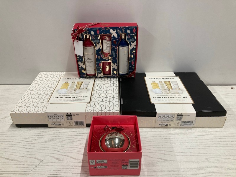 Lot 336  
            Nottingham SR2 - Delivery Only 

                
4 X BAYLIS & HARDING ITEMS INC BAYLIS & HARDING BATH & SHOWER BUBBLES