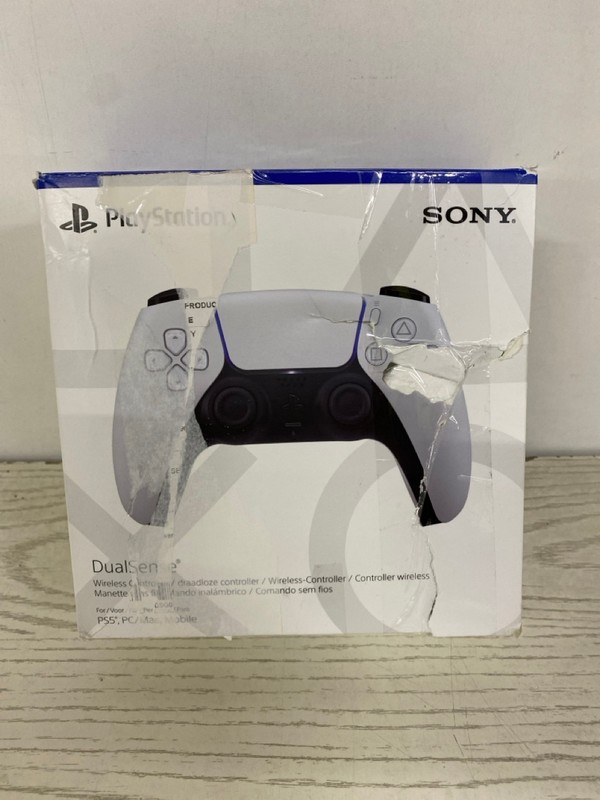 Lot 390  
            Nottingham SR2 - Delivery Only 

                
SONY PLAYSTATION 5 DUAL SENSE WIRELESS CONTROLLER