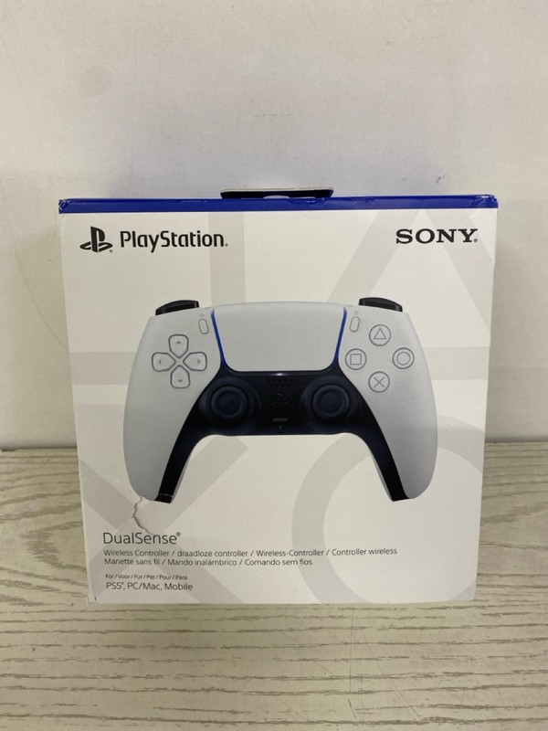 Lot 398  
            Nottingham SR2 - Delivery Only 

                
SONY PLAYSTATION 5 DUAL SENSE WIRELESS CONTROLLER