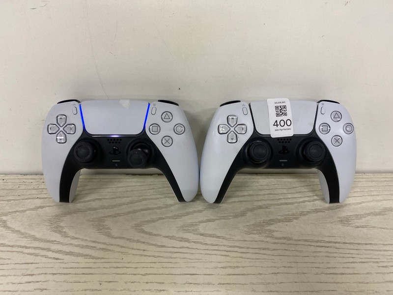 Lot 400  
            Nottingham SR2 - Delivery Only 

                
2 X SONY PLAYSTATION 5 DUAL SENSE WIRELESS CONTROLLER