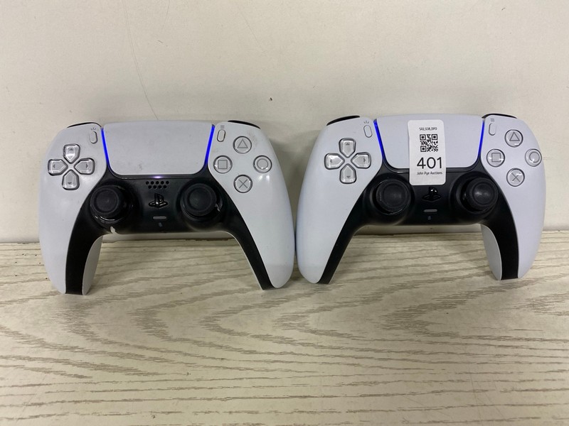 Lot 401  
            Nottingham SR2 - Delivery Only 

                
2 X SONY PLAYSTATION 5 DUAL SENSE WIRELESS CONTROLLER