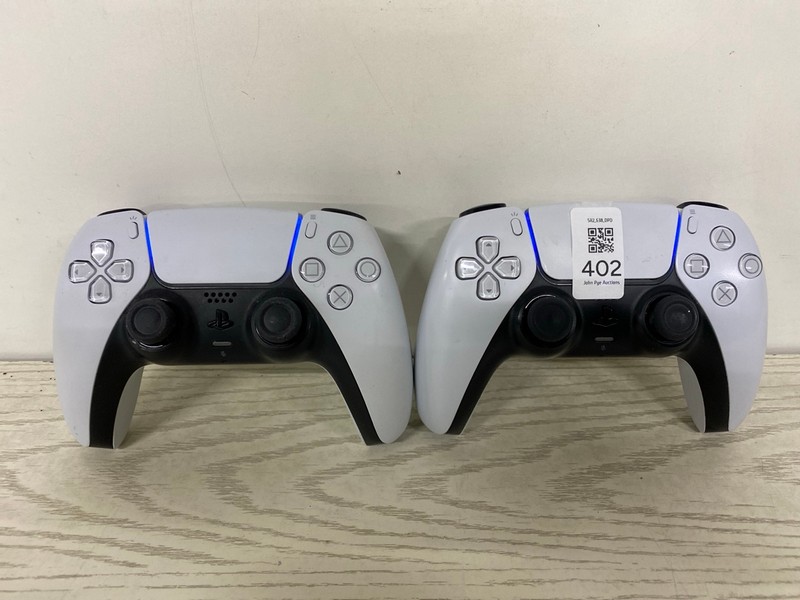 Lot 402  
            Nottingham SR2 - Delivery Only 

                
2 X SONY PLAYSTATION 5 DUAL SENSE WIRELESS CONTROLLER
