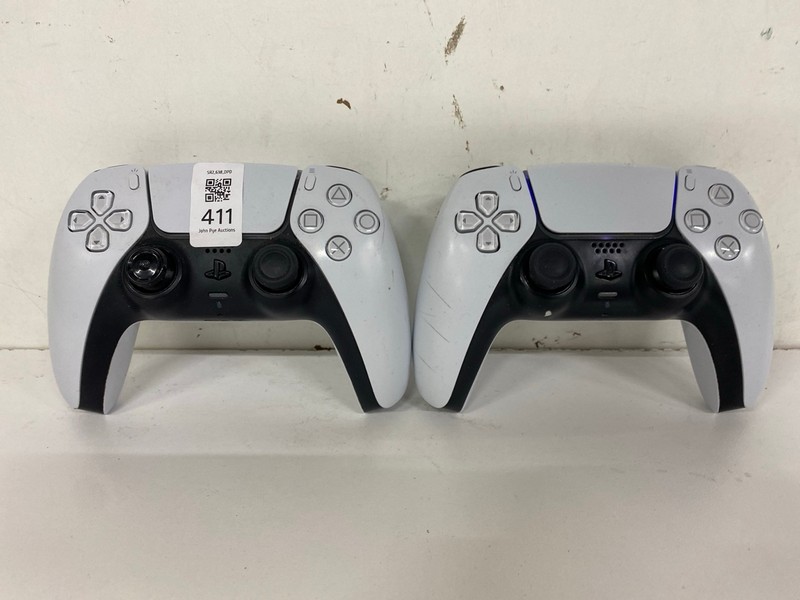 Lot 411  
            Nottingham SR2 - Delivery Only 

                
2 X SONY PLAYSTATION 5 DUAL SENSE WIRELESS CONTROLLER