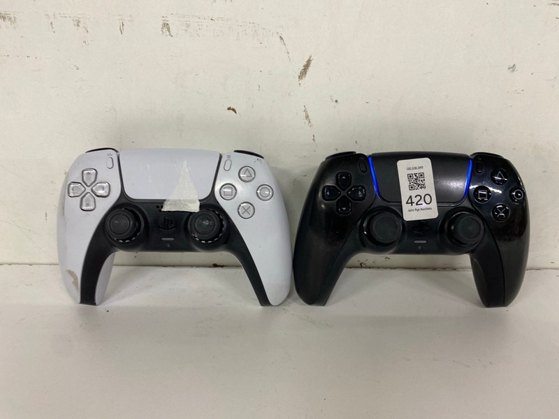 Lot 420  
            Nottingham SR2 - Delivery Only 

                
2 X SONY PLAYSTATION 5 DUAL SENSE WIRELESS CONTROLLER