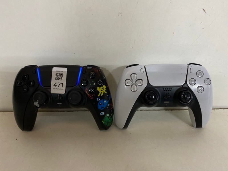 Lot 471  
            Nottingham SR2 - Delivery Only 

                
2 X SONY PLAYSTATION 5 DUAL SENSE WIRELESS CONTROLLER