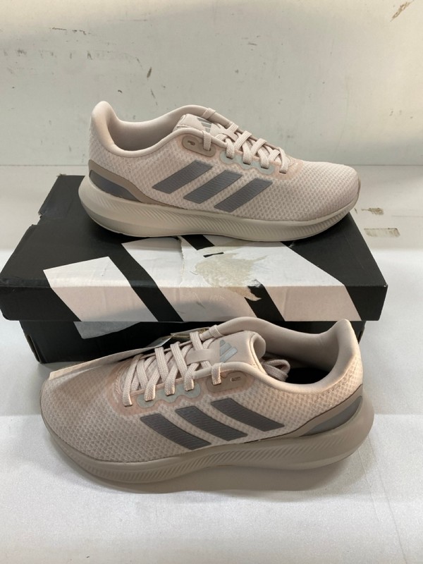 Lot 576  
            Nottingham SR2 - Delivery Only 

                
ADIDAS RUNFALCON 3.0 SIZE: UK 6