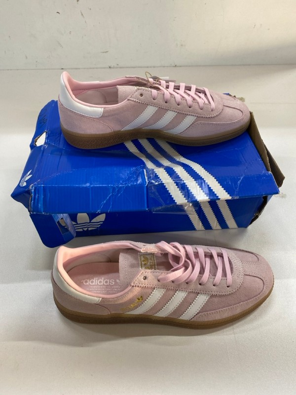 Lot 580  
            Nottingham SR2 - Delivery Only 

                
ADIDAS HANDBALL SPEZIAL J SIZE: UK 5.5