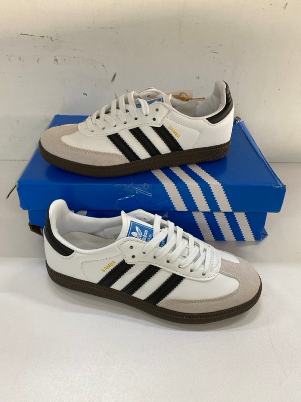 Lot 584  
            Nottingham SR2 - Delivery Only 

                
ADIDAS SAMBA OG SIZE: UK 4.5