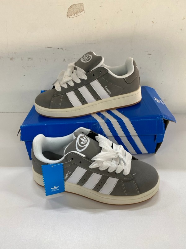 Lot 585  
            Nottingham SR2 - Delivery Only 

                
ADIDAS CAMPUS OOS SIZE: UK 6