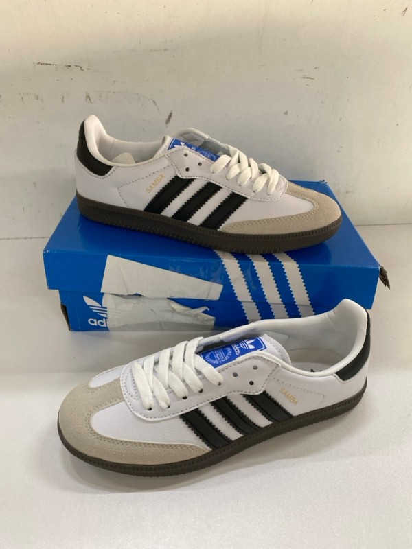 Lot 587  
            Nottingham SR2 - Delivery Only 

                
ADIDAS SAMBA OG SIZE: UK 4.5