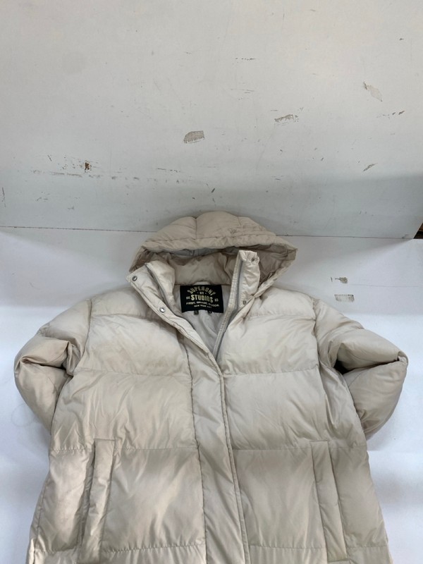 Lot 604  
            Nottingham SR2 - Delivery Only 

                
TRESPASS WOMENS JACKET & SUPERDRY WOMEN'S JACKET SIZE: 12