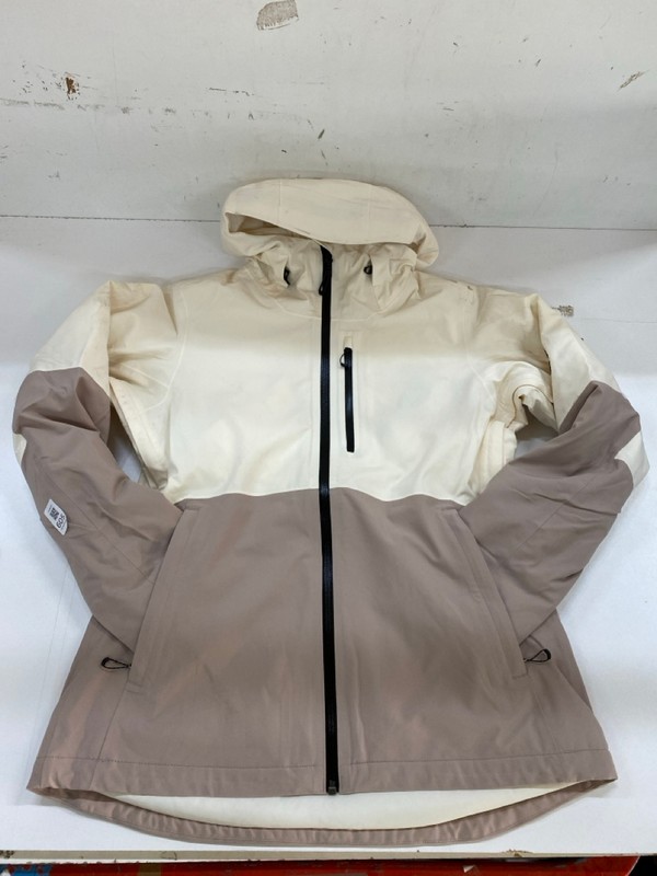 Lot 605  
            Nottingham SR2 - Delivery Only 

                
SALOMON WOMENS JACKET SIZE: M