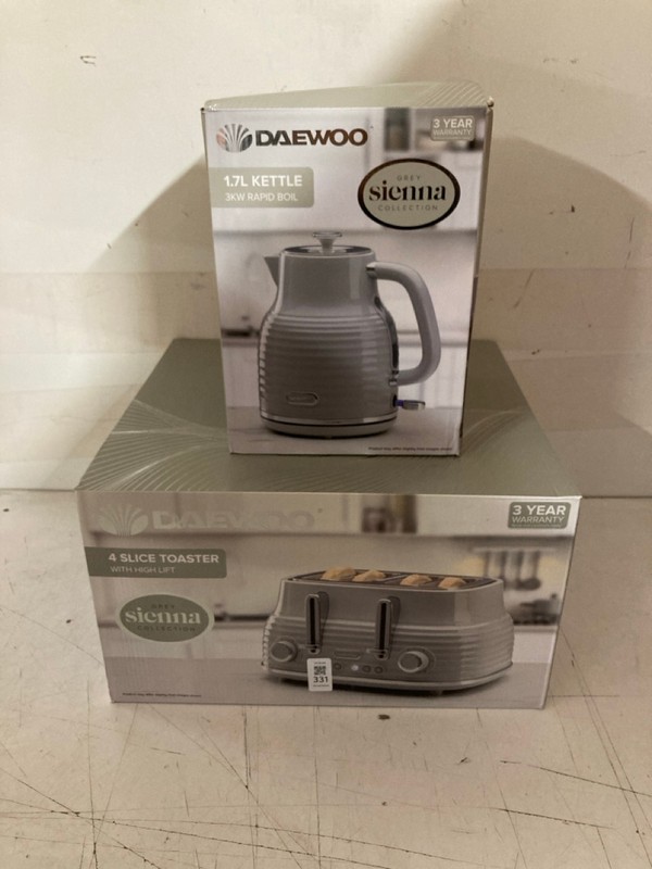 Lot 331  
            Nottingham SR3 - Delivery Only 

                
DAEWOO TOASTER AND KETTLE SET IN GREY
