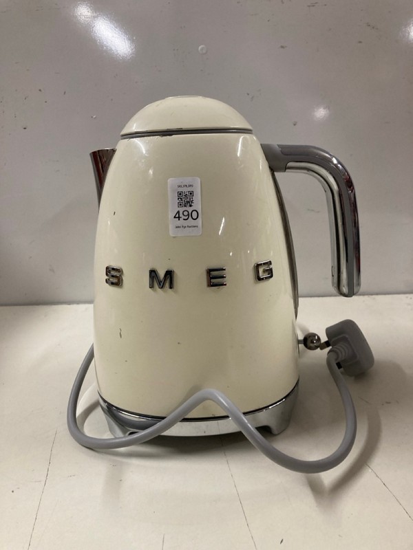 Lot 490  
            Nottingham SR3 - Delivery Only 

                
SMEG CREAM ELECTRIC KETTLE