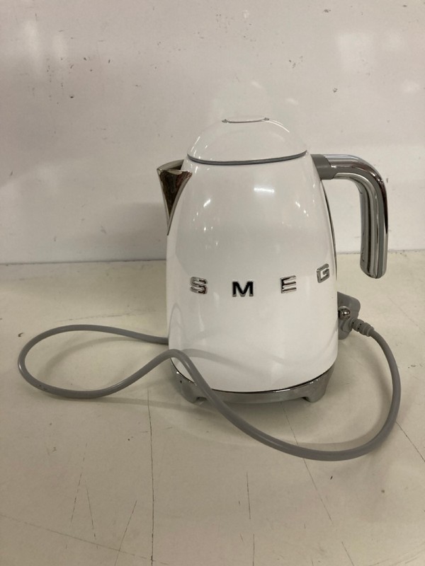 Lot 491  
            Nottingham SR3 - Delivery Only 

                
SMEG WHITE ELECTRIC KETTLE