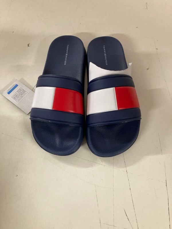 Lot 504  
            Nottingham SR3 - Delivery Only 

                
TOMMY HILFIGER SLIDERS SIZE: 5