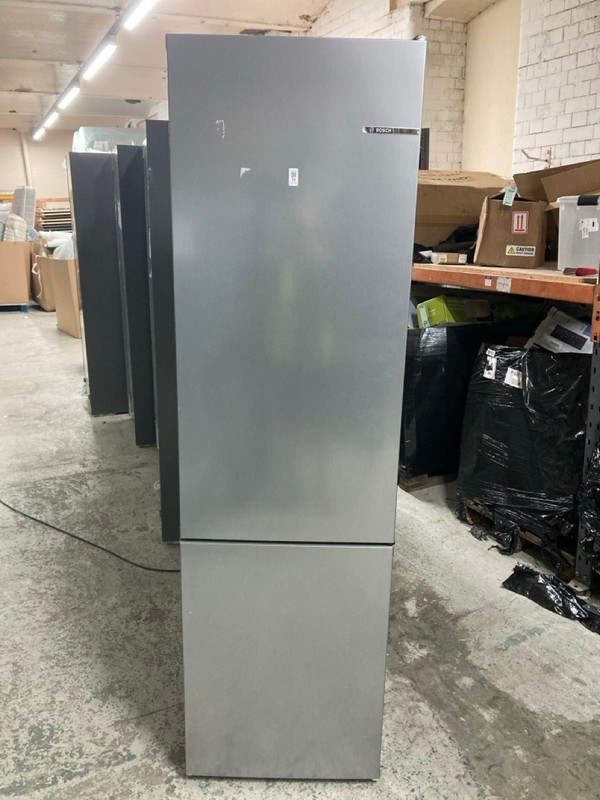 Lot 19  
            Nottingham SR4 - Delivery Or Collection 

                
BOSCH FREESTANDING FRIDGE FREEZER MODEL: KGN392LAGG