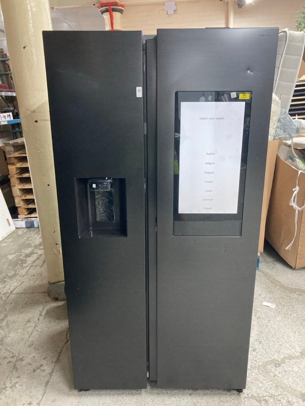 Lot 1  
            Nottingham SR4 - Delivery Or Collection 

                
SAMSUNG AMERICAN STYLE FRIDGE FREEZER MODEL: RS90F66BEF